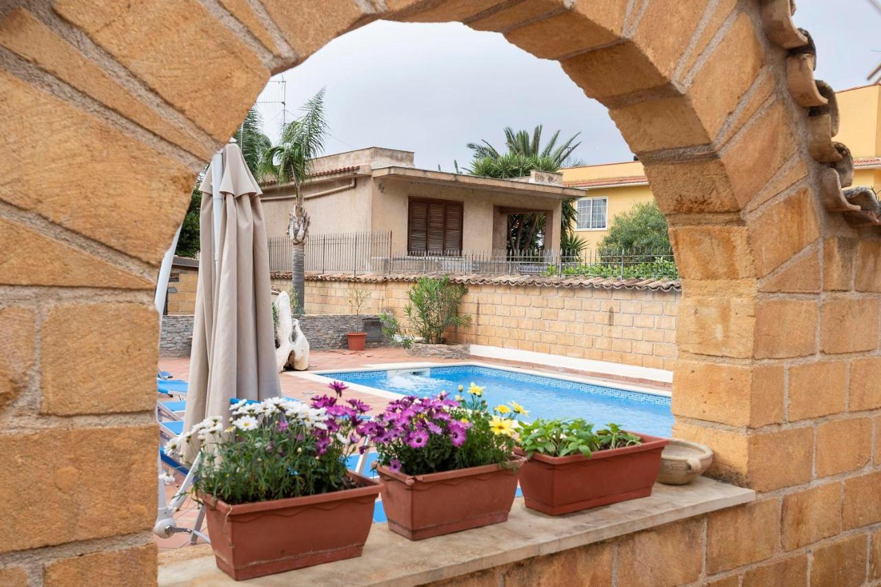 شينيسي Alelida Villa Con Piscina المظهر الخارجي الصورة